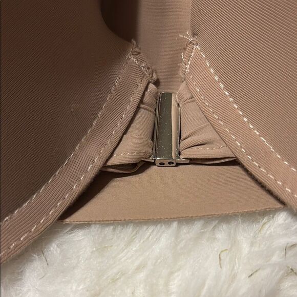 Nude Seamless Razorback Underwire  Bra lightly padded - Picture 2 of 9